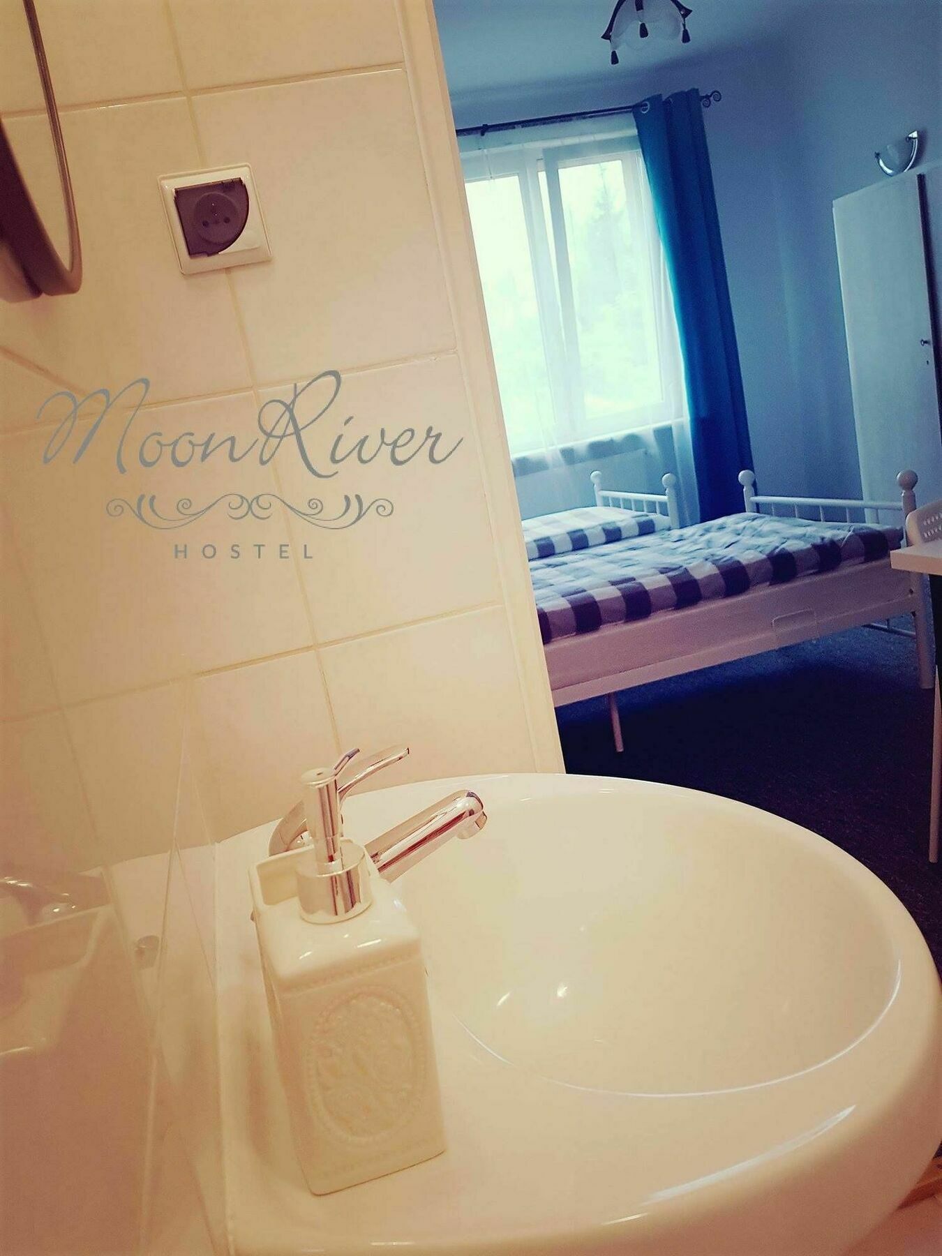 Moonriver Inn 华沙 外观 照片